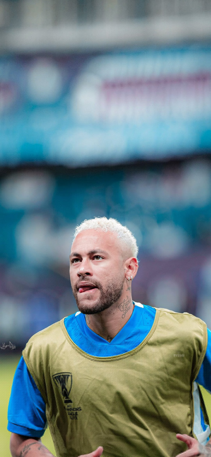 足球国足球迷自发组织万人方阵助威（万名球迷自发组建方阵为国足助威）