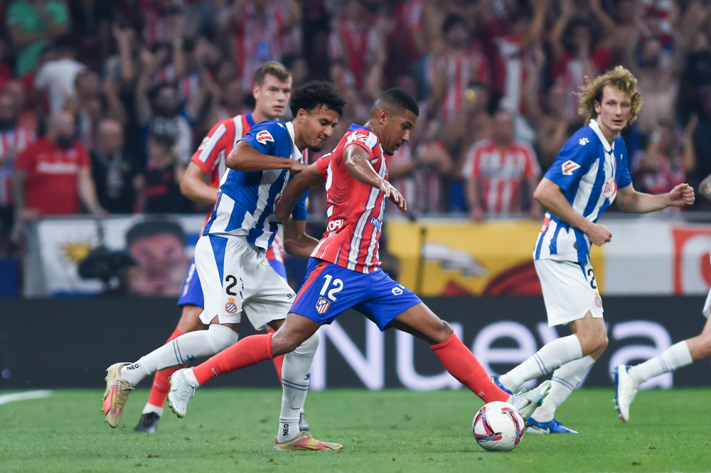 世体：巴萨已提交1B许可所需文件，预计对阿拉维斯时回诺坎普（世体：巴萨已递交1B许可文件，战阿拉维斯有望重返诺坎普）