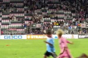 阿里纳斯：湖人总在尝试高难度出手，文森特都无视詹姆斯要球（阿里纳斯：湖人过于迷恋高难度投篮，文森特多次无视詹姆斯要球）