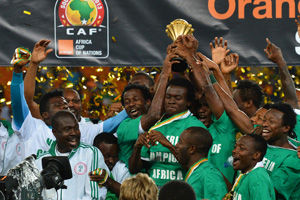 致敬球队传奇，多特官方商城为球迷免费印11号罗伊斯（多特官方商城免费为球迷印制罗伊斯11号，向球队传奇致敬）