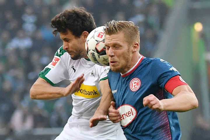 足球中超后卫世界级解围登上热搜（中超后卫上演世界级解围冲上热搜）