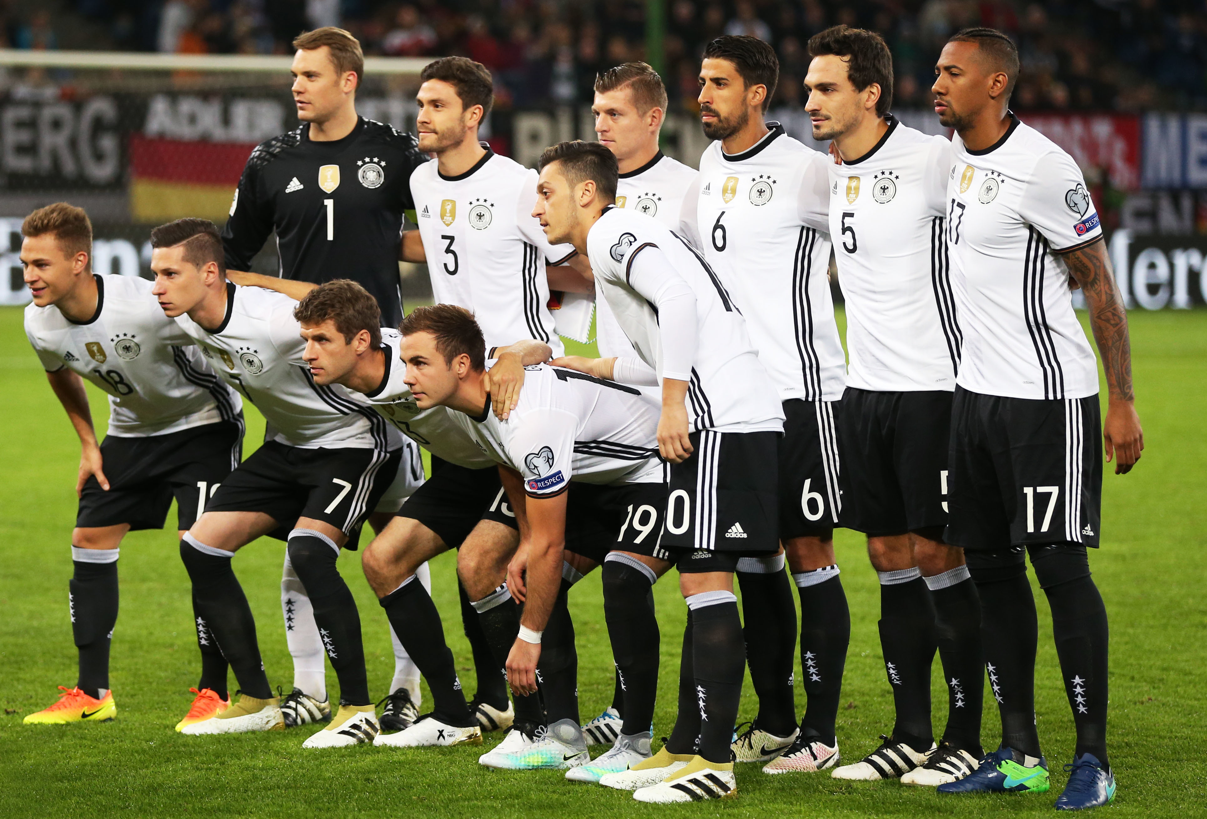 历史第一人！梅西解锁职业生涯第400次助攻（梅西完成生涯第400次助攻，独占历史第一）