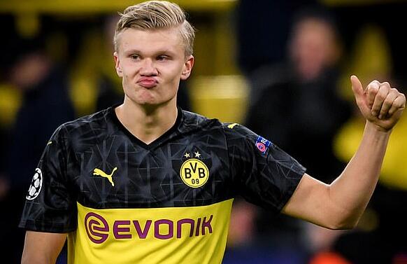 年轻中卫连续两场零失误，发挥稳健