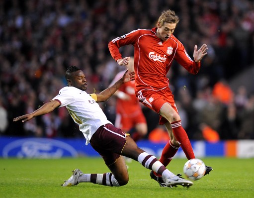 萨索洛前锋皮纳蒙蒂比赛时家中失窃，事发时孩子和保姆在家里（萨索洛射手皮纳蒙蒂比赛期间家中被盗，案发时孩子与保姆在屋内）