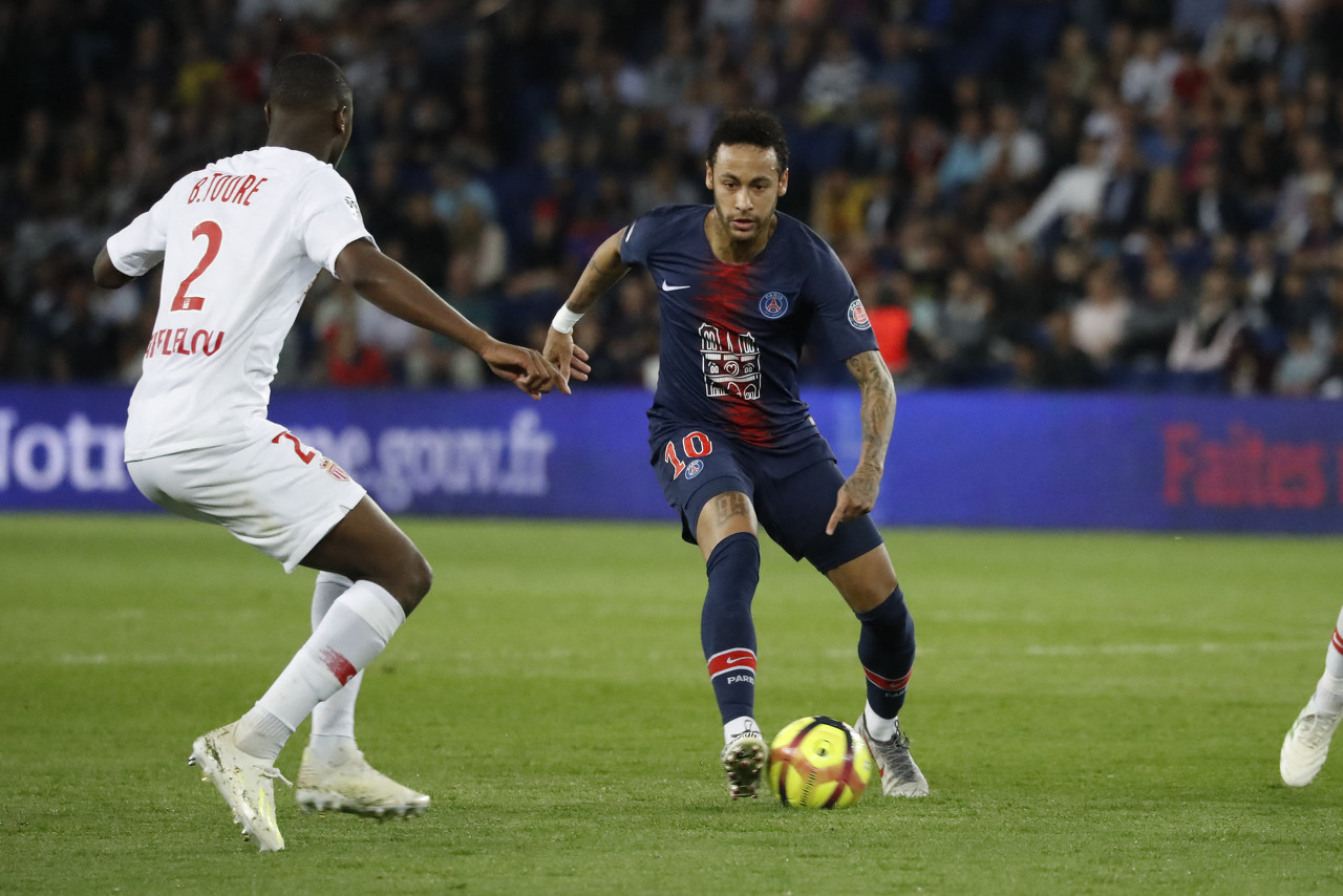 土媒：罗马和米兰都对费内巴切前锋恩-内斯里感兴趣（土耳其媒体：罗马、米兰均有意费内巴切前锋恩-内斯里）