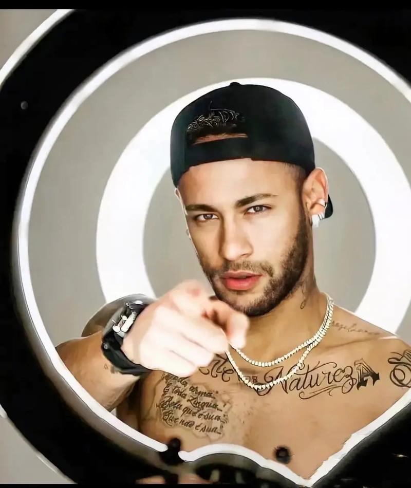 马雷斯卡：埃斯特旺像个旧时代的孩子，他不沉迷于手机和社媒（马雷斯卡：埃斯特旺是个老派的孩子，远离手机与社交媒体）