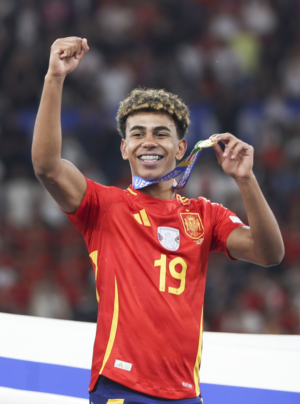 足球世界杯球场建设进入收尾阶段，安全标准升级