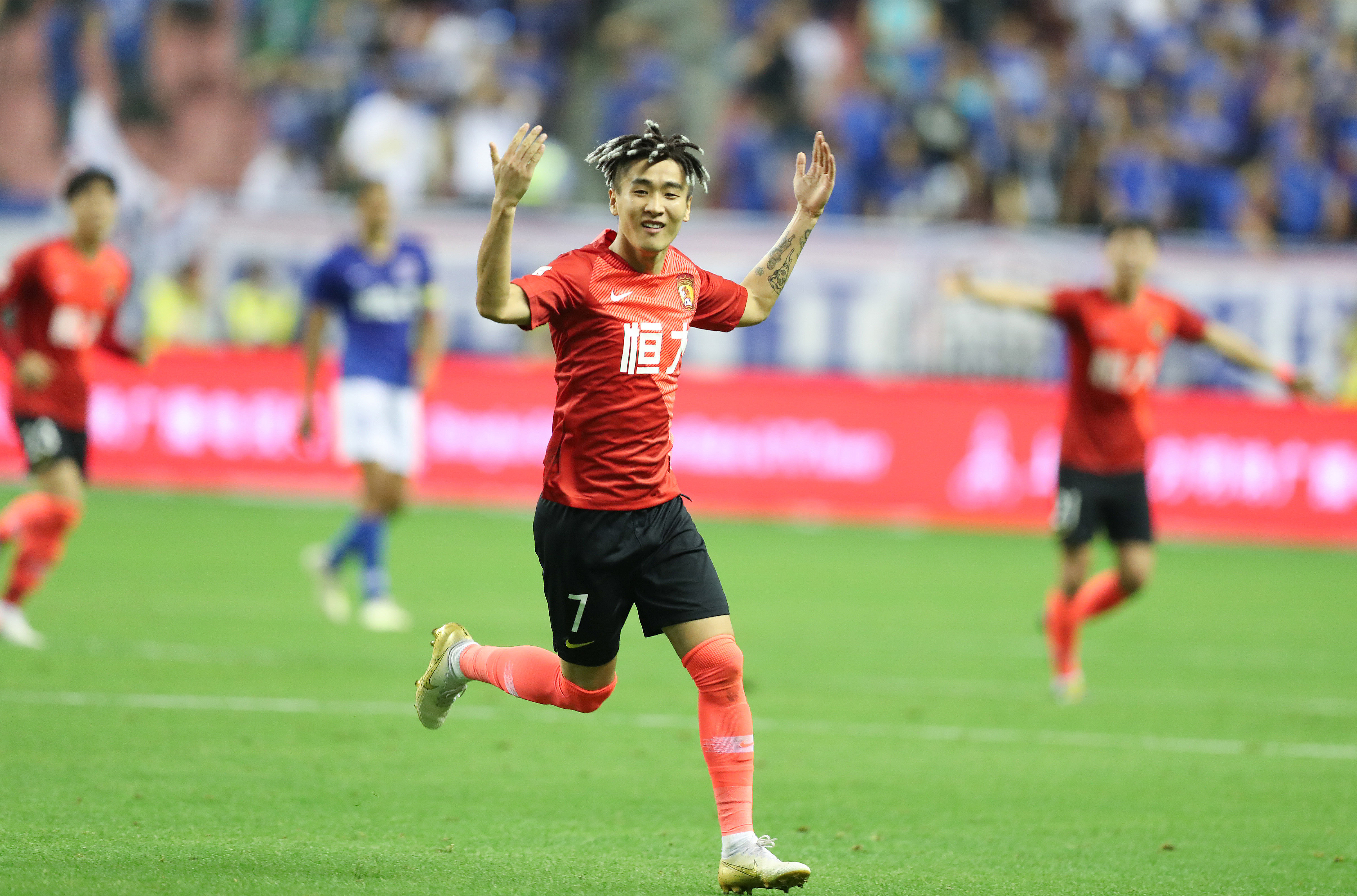 里贝里：“就我个人而言，我认为我和罗本在某些时候...（里贝里：从个人角度看，我与罗本在一些时段并非总是合拍）