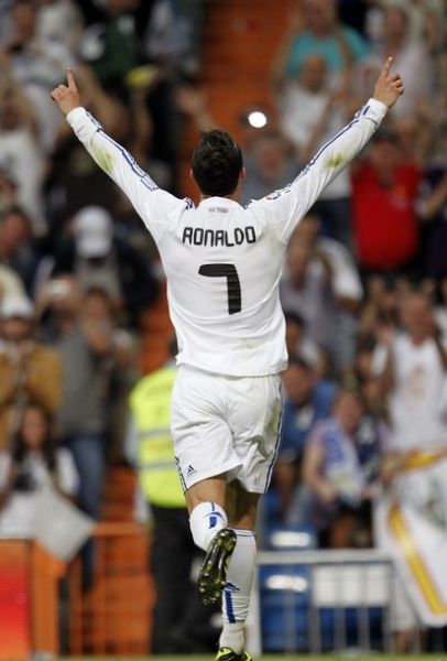 利物浦伤情报告：伊萨克有望复出对阵森林，弗林蓬下月初回归（利物浦伤情更新：伊萨克或迎复出战森林，弗林蓬预计下月初归队）