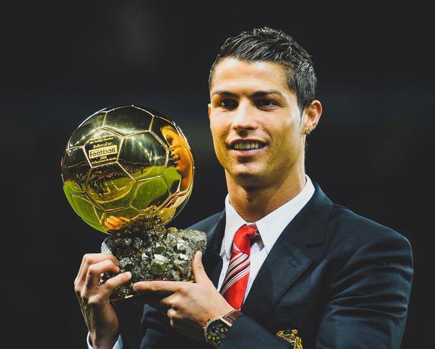 太阳报：加布里埃尔卷入业余球场冲突，与犯规球员当面对峙（太阳报：加布里埃尔涉业余赛场冲突，与犯规者正面交锋）