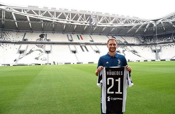 足球国足青训成果显现，小将成多队抢手货（国足青训见成效，年轻球员成各队争夺焦点）