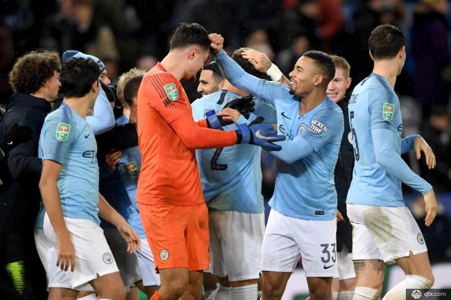 球迷态度：回顾2025年国内外足坛，哪些事让你印象深刻？（从球迷视角盘点2025年中外足坛：哪些瞬间最难忘？）