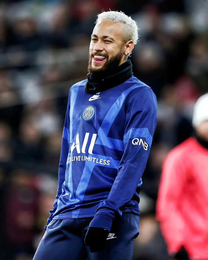 哈卡主场一处看台被大火烧毁，俱乐部目前已展开调查（哈卡主场一看台遭大火焚毁，俱乐部已启动调查）