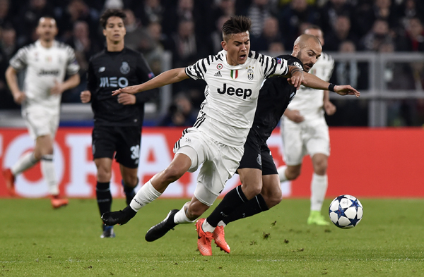 镜报：曼联明夏将补强中场，他们可能打包巴莱巴和安德森（镜报：曼联计划于明夏加强中场，或同时引进巴莱巴与安德森）