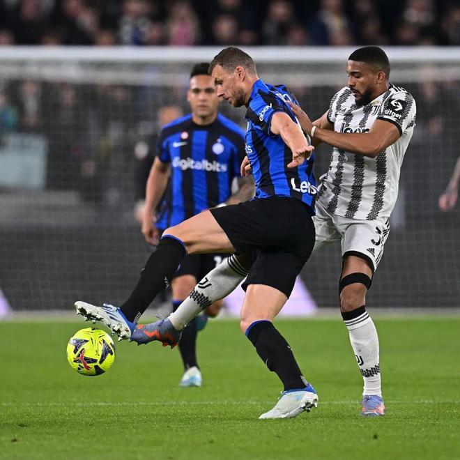 意媒：那不勒斯冬窗有意格雷茨卡，拜仁不愿赛季中途放人（意媒：那不勒斯盯上冬窗引进格雷茨卡，拜仁无意赛季中期放人）